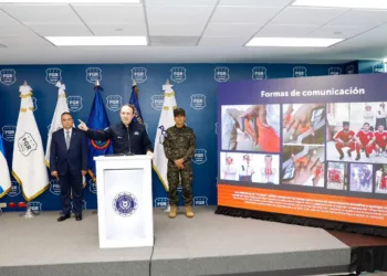 Autoridades de seguridad de El Salvador revelan que estudiantes detenidos se dedicaban a falsificar dinero y vender drogas