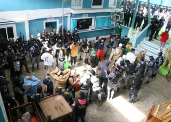 Guatemala: hallan municiones, licor y construcciones ilegales en el penal Pavoncito tras disturbios