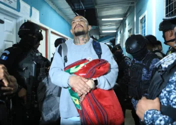 Guatemala traslada a cabecillas de pandillas a prisión de máxima seguridad en medio de repunte de violencia