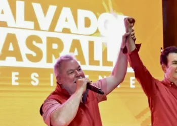 Liberales arremeten contra candidata presidencial oficialista hondureña y la vinculan con corrupción de fondos estatales