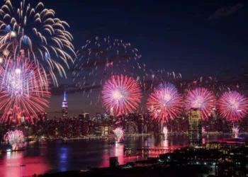 Hot dogs, fuegos artificiales y naturalizaciones: las cifras curiosas del 4 de julio en EEUU