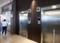 Falla en elevador recién instalado en el Aeropuerto La Aurora de Guatemala deja a usuarios atrapados