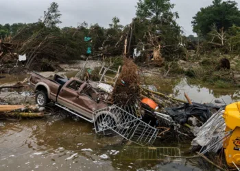 Inundaciones en Texas dejan al menos 52 muertos; continúan los operativos de búsqueda