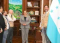 Presidenta de Honduras promete comicios libres ante la OEA en medio de crisis electoral en que oficialismo es protagonista