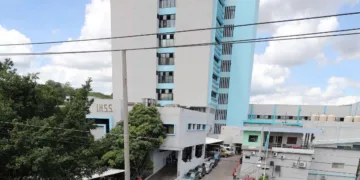 Investigan por fraude y lavado de activos al IHSS de Honduras: compras irregulares de gasas por más de 35 mil dólares