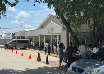 Migrantes hondureños denuncian abusos, discriminación y falta de alimentación al ser deportados desde EEUU