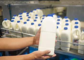 Presidente Mulino exige priorizar compra de leche nacional ante crisis del sector lácteo en Panamá