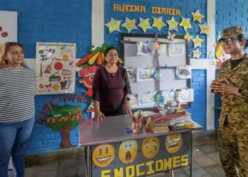 Nueva ministra salvadoreña de Educación impone medidas disciplinarias en escuelas, Bukele la respalda