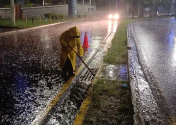 El Salvador emite alerta verde por riesgo de inundaciones y deslizamientos debido a lluvias
