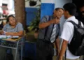 Bukele defiende medidas disciplinarias en escuelas públicas de El Salvador y critica el “progresismo” educativo
