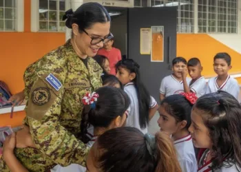 El Salvador aplicará nuevo reglamento de cortesía escolar en centros públicos a partir de septiembre