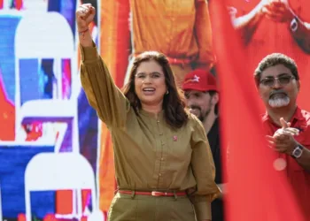 Candidata oficialista de Honduras promete acabar con la corrupción público-privada tras marcha en San Pedro Sula