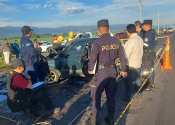 Accidente fatal en El Salvador: conductor ebrio provoca muerte durante vacación agostina