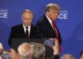 Documentos olvidados confirman tensiones en la cumbre entre Trump y Putin: EE.UU. advierte con nuevas sanciones a Rusia