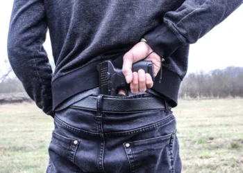 Detienen a un menor de edad que llevó una pistola al colegio y evitan un posible ataque en Guatemala