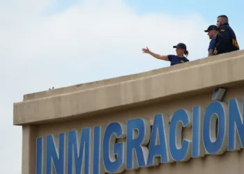 Estados Unidos refuerza la seguridad en centros del ICE tras ataque mortal en Dallas