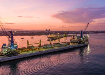 Exportaciones centroamericanas crecieron 12.7 % a marzo, lideradas por instrumentos médicos, café y bananos