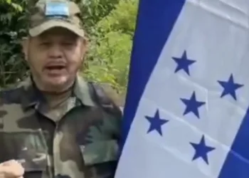 Exjefe militar hondureño prófugo llama a “defender la dignidad y la libertad” en el Día de la Bandera
