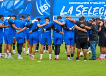 El Bolillo Gómez destaca equilibrio y estrategia de El Salvador ante Guatemala