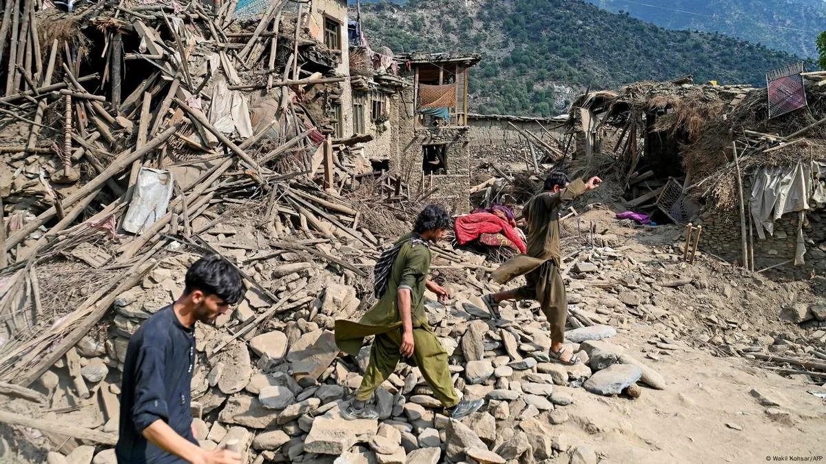 Más de 1,400 muertos por terremoto en Afganistán: comunidades rurales incomunicadas y hospitales colapsados