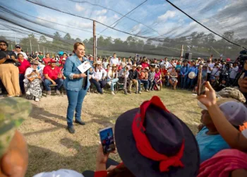Honduras: Xiomara Castro convierte inauguración de obra en mitin electoral contra opositores