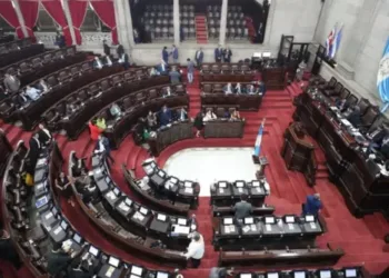 Gremiales empresariales y tanques de pensamiento piden veto presidencial a ley que permite arrastre de fondos públicos