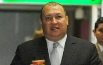 El Salvador: Condenan a exsecretario privado de Mauricio Funes por enriquecimiento ilícito por $3.5 millones