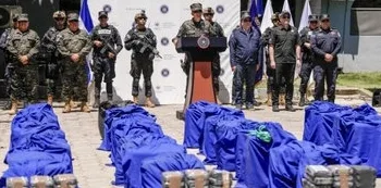 Autoridades de Seguridad de El Salvador presentan el más reciente decomiso de drogas, valorado en $35 millones