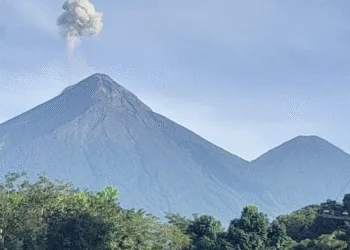 Volcán de Fuego registra hasta 9 explosiones por hora en Guatemala