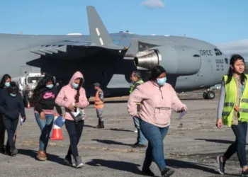 Más de 661,900 personas retornaron al norte de Centroamérica desde EE. UU. y México en cinco años