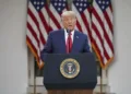 Trump amenaza con derribar aviones venezolanos y reactiva el “Departamento de Guerra” en Estados Unidos