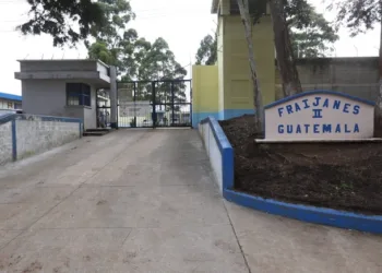 Destituyen en Guatemala a director de penal tras fuga de 20 reos de la pandilla 18