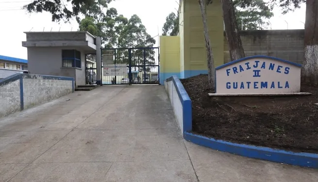 Destituyen en Guatemala a director de penal tras fuga de 20 reos de la pandilla 18