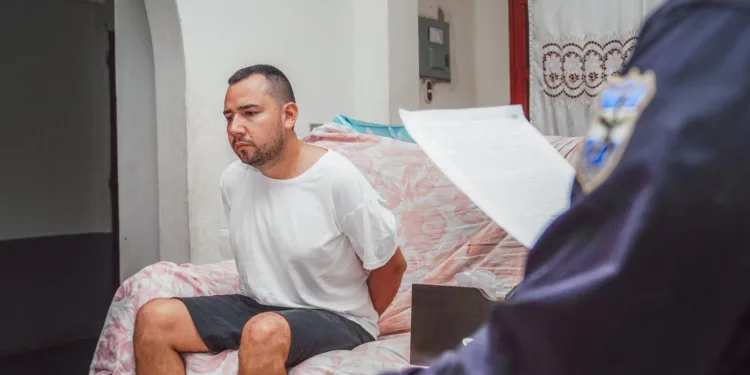 Más de 2,000 denuncias impulsan redada en El Salvador por estafas digitales
