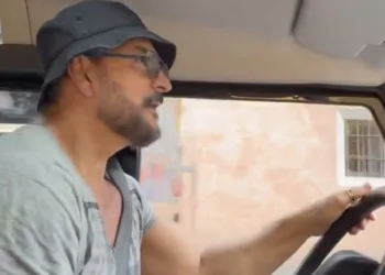 Ricardo Arjona recibe una mentada de madre en Antigua Guatemala por error al conducir
