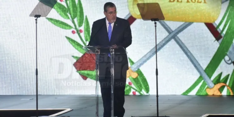 Presidente de Guatemala reaparece y se pronuncia tras fuga de 20 reos; promete medidas inmediatas