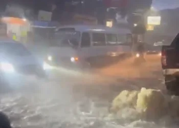 Fuertes lluvias en Tegucigalpa provocan inundaciones y derrumbes