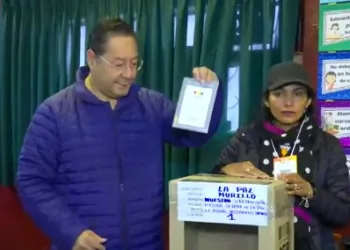 Bolivia elige hoy a presidente en histórica segunda vuelta tras 20 años de gobiernos de izquierda
