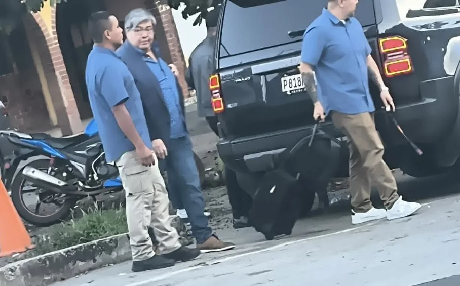 Cuestionado exministro guatemalteco de Gobernación habría salido del país en medio de crisis tras fuga de reos y entre investigaciones fiscales
