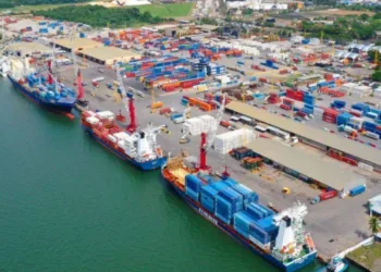 Guatemala: Puerto Santo Tomás de Castilla, eje logístico regional, reduce su ritmo de carga de 20 a 5 contenedores por hora