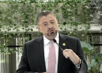 Presidente costarricense fustiga al TSE por restricciones de difusión en año electoral