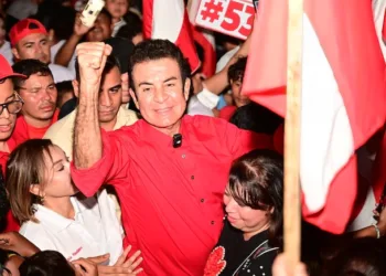Salvador Nasralla lidera intención de voto en Honduras a semanas de elecciones