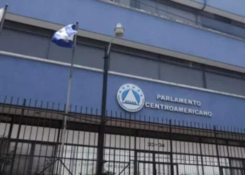 Diputados salvadoreños en el PARLACEN seguirán en funciones hasta 2031 pese a retiro del país