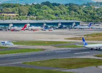 Aeronave activa protocolo por posible falla de presurización en aeropuerto de Guatemala