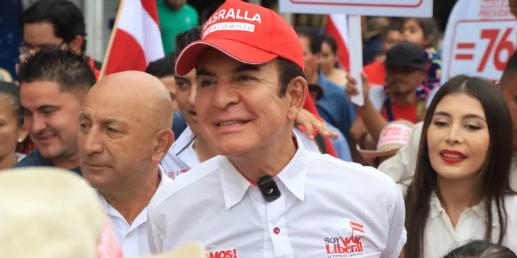 Candidato liberal insiste en que ha trazado un rumbo claro para Honduras y promete transparencia, empleo y seguridad