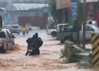 Inundaciones en Puerto Barrios, Guatemala, dejan familias evacuadas por fuertes lluvias