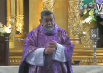 Se vuelve viral video de sacerdote que critica a fiscal general y a juez de Guatemala durante homilía