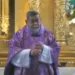 Se vuelve viral video de sacerdote que critica a fiscal general y a juez de Guatemala durante homilía