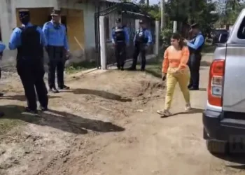 Policía de Honduras investiga intoxicación por bebida alcohólica que dejó seis muertos en el norte del país