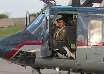 El Salvador recibe dos helicópteros de Estados Unidos para apoyar su misión en Haití